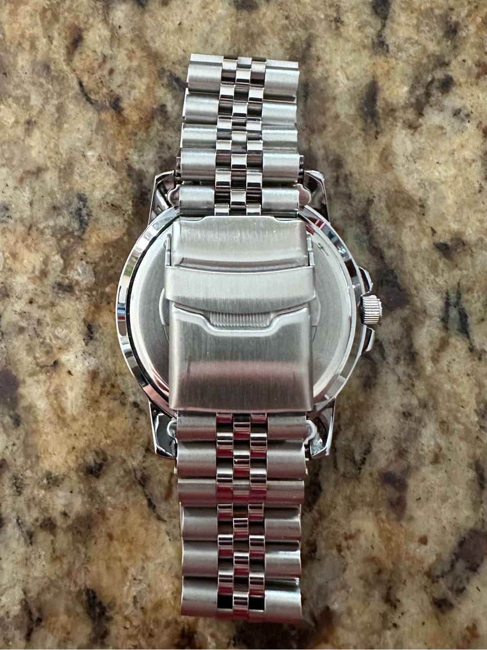 ⏱️⌚️Casio Silver Stainless Steel Men's Watch with White Dial and Red Accent - Picture 2 of 3